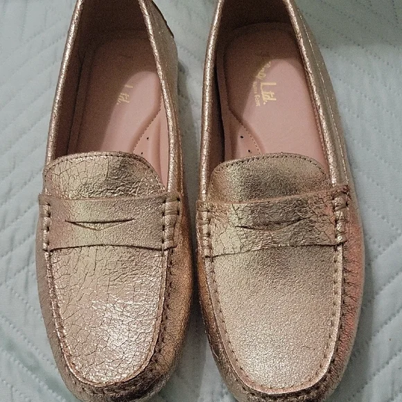 Stylish Metallic Loafers for Women - Picture 4 of 4